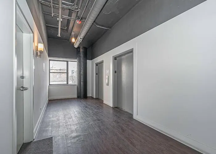 Group-friendly 2br With Optional Parking And Gym Access Near Mccormick Place And Soldier Field Chicago