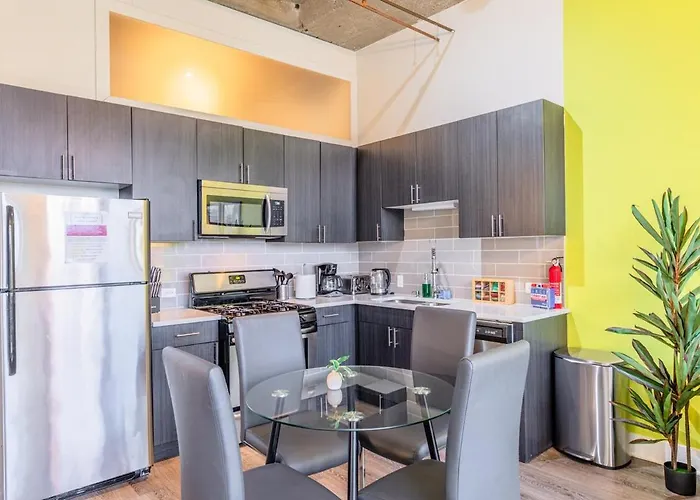 Group-friendly 2br With Optional Parking And Gym Access Near Mccormick Place And Soldier Field Appartement