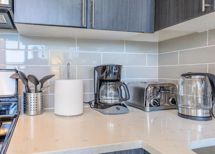 Group-friendly 2br With Optional Parking And Gym Access Near Mccormick Place And Soldier Field